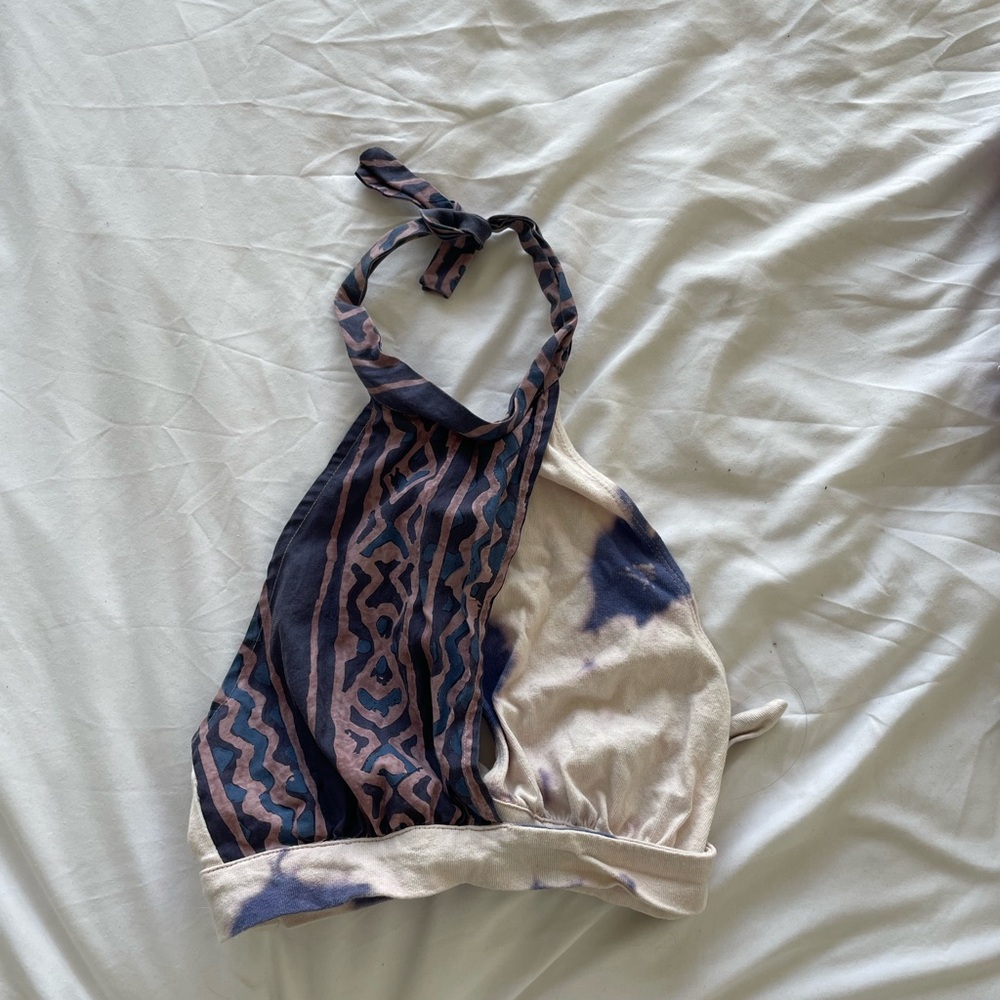 Trendy Halter Top with Abstract Pattern